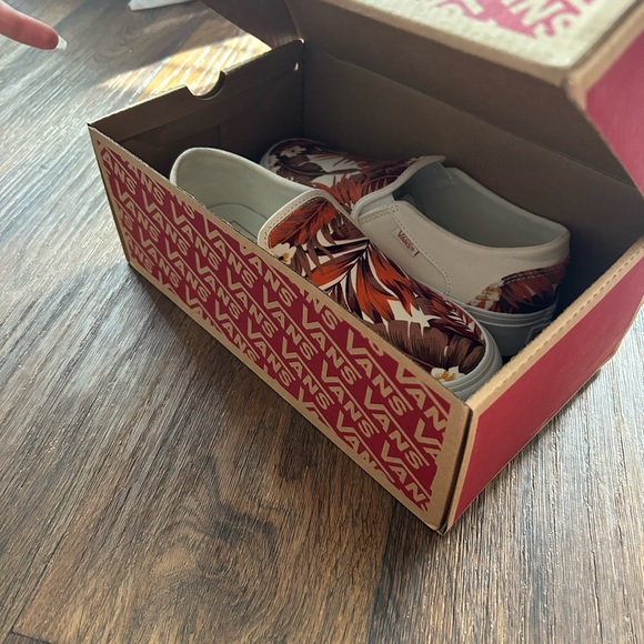 Vans Women’s Slip-On Sneakers - Asher Platform - Picture 3 of 4